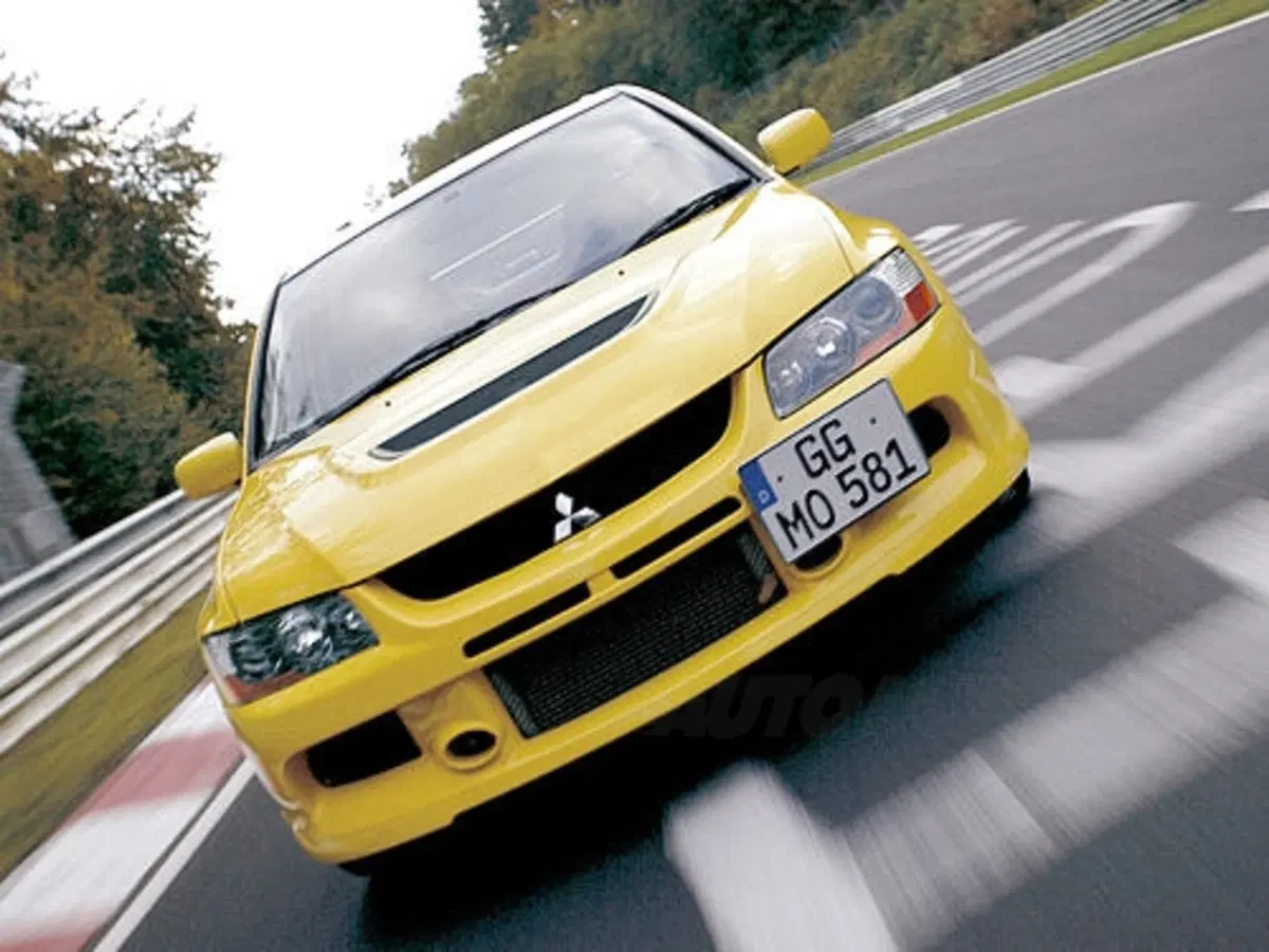 Mitsubishi Lancer Evolution IX (2)
