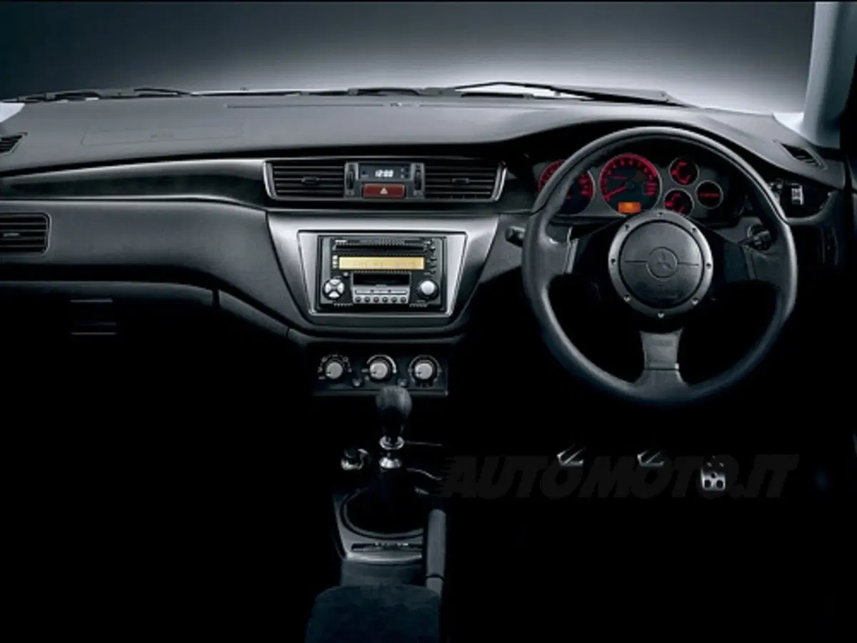 Mitsubishi Lancer Evolution IX (8)