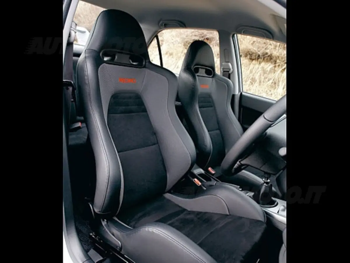 Mitsubishi Lancer Evolution IX (9)