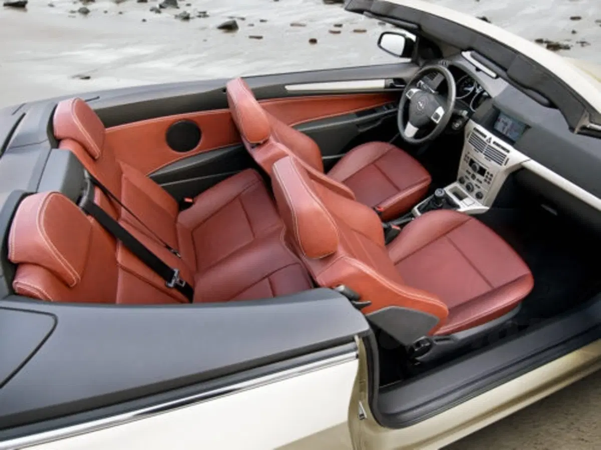 Opel Astra TwinTop (6)