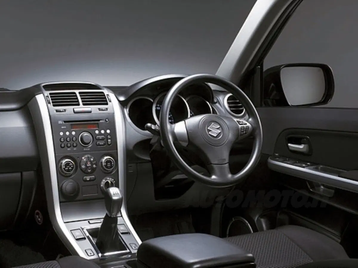 Suzuki Grand Vitara (6)