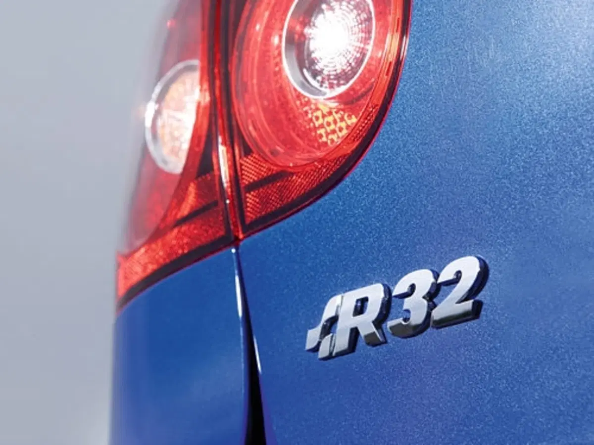 Volkswagen Golf R32: costa 32.700 euro (8)