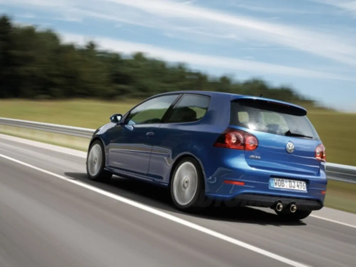 Volkswagen Golf R32: costa 32.700 euro (10)