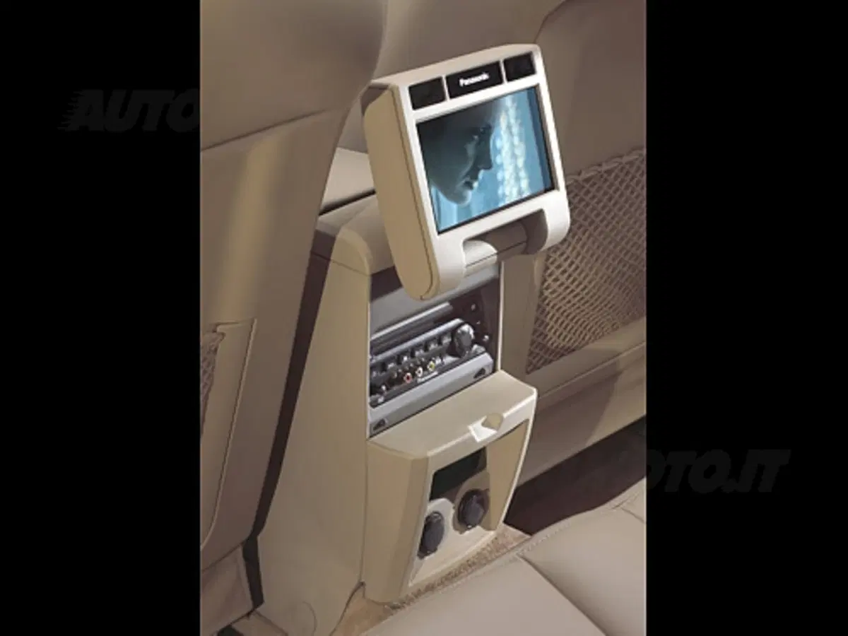 Cadillac SRX (4)