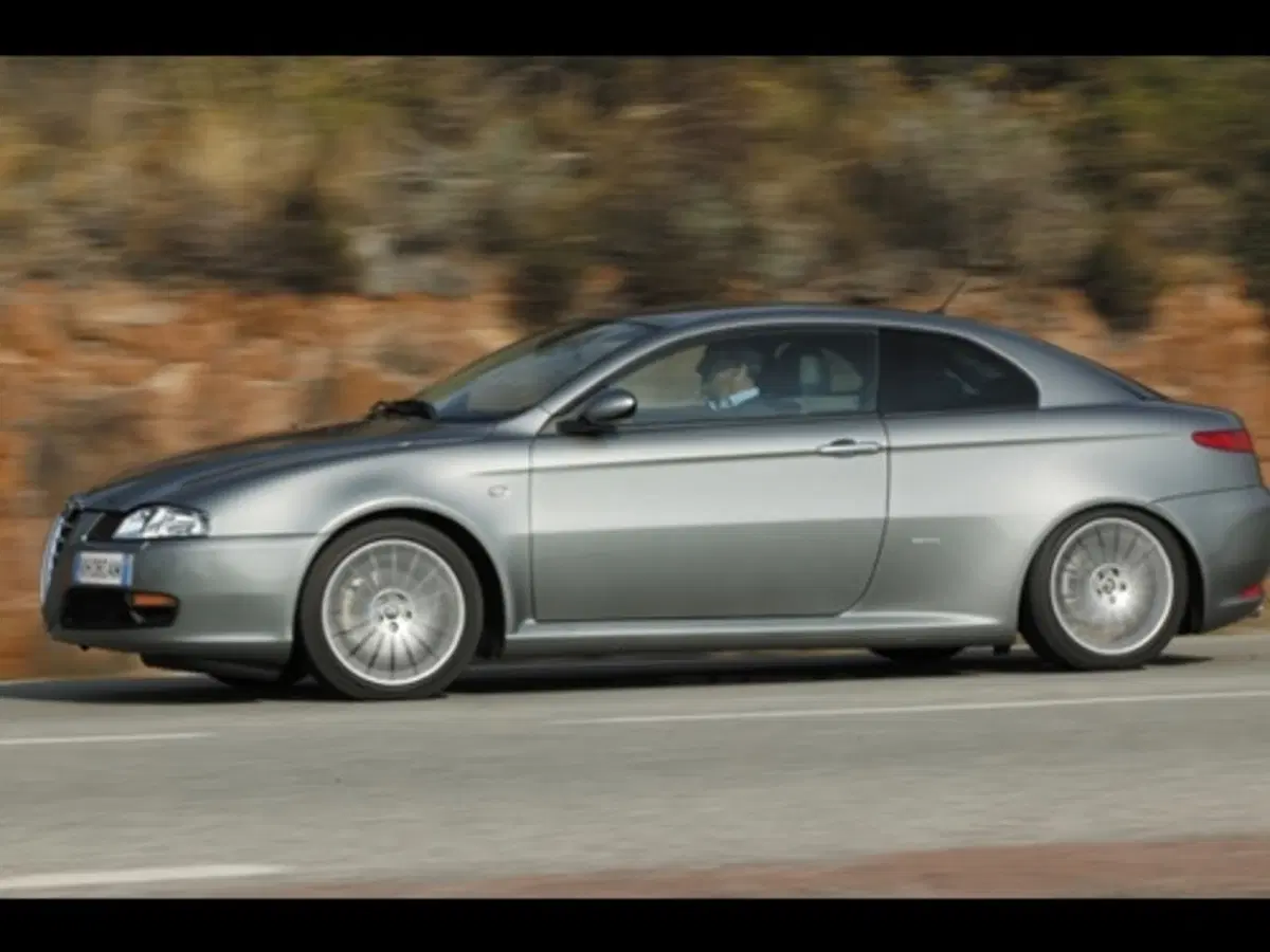 Alfa Romeo GT (7)