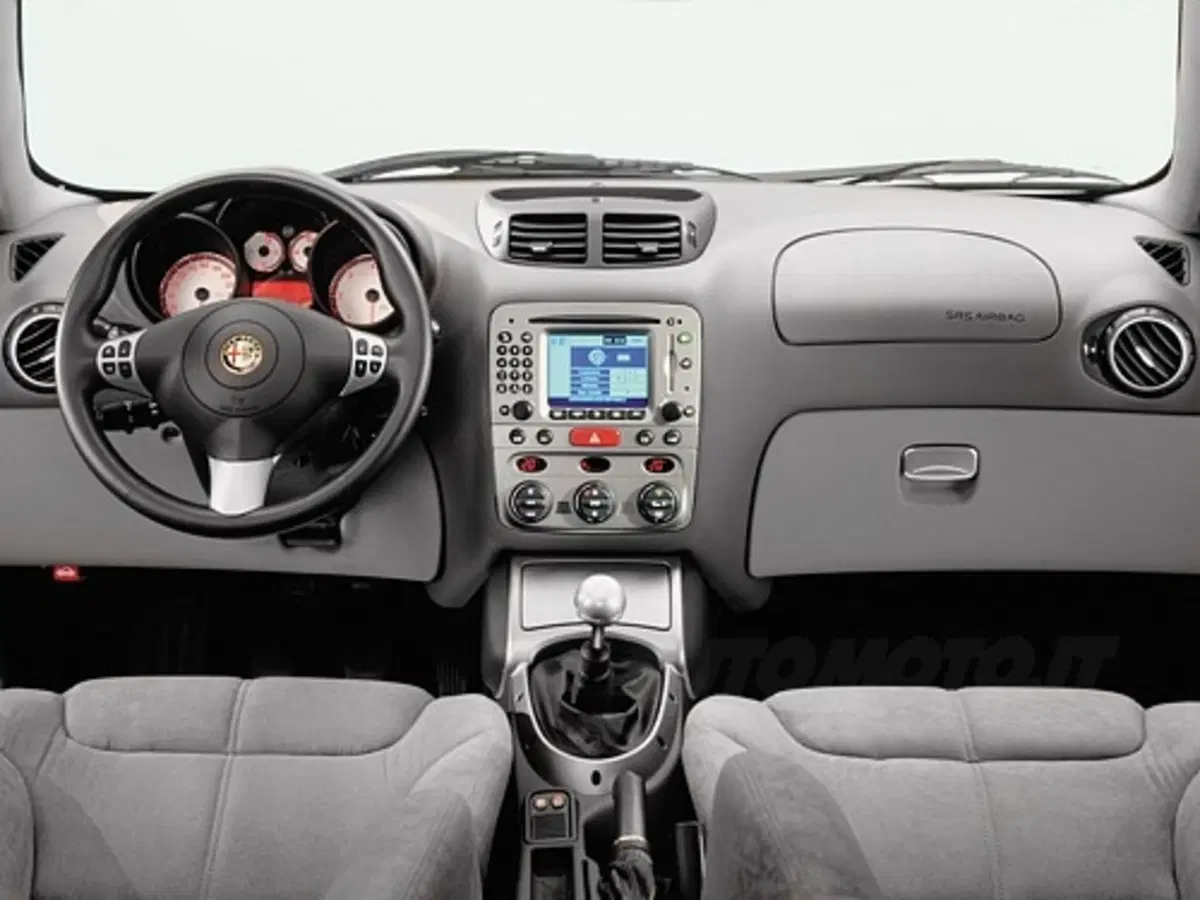 Alfa Romeo GT (10)