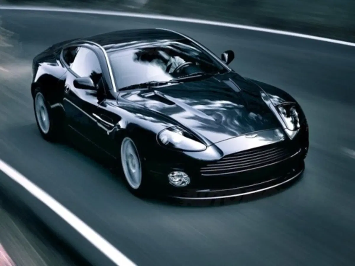 Aston Martin V12 Vanquish S (2)