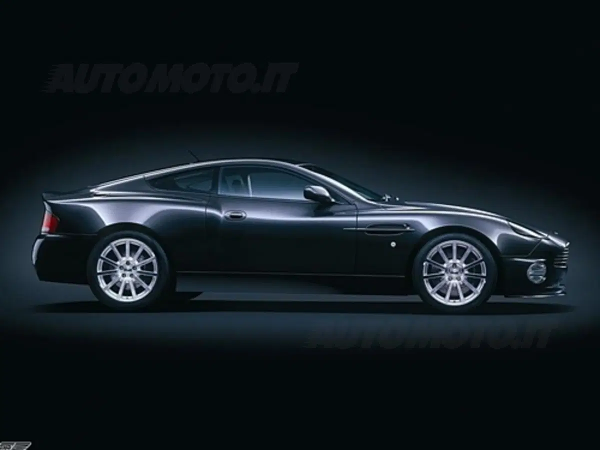 Aston Martin V12 Vanquish S (3)