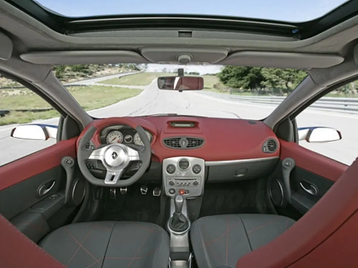Renault Clio RS Concept (11)