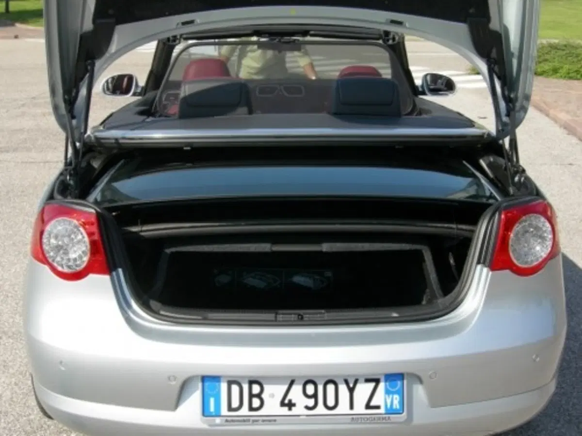 Volkswagen Eos (18)