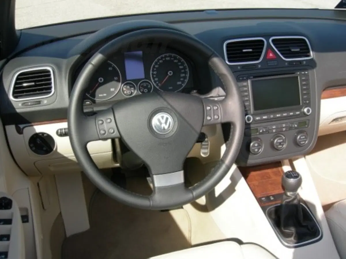 Volkswagen Eos (21)