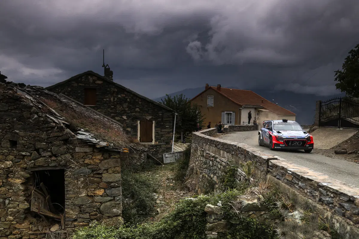 WRC16 Francia. 2a Tappa. Sempre più Ogier (VW)  (9)