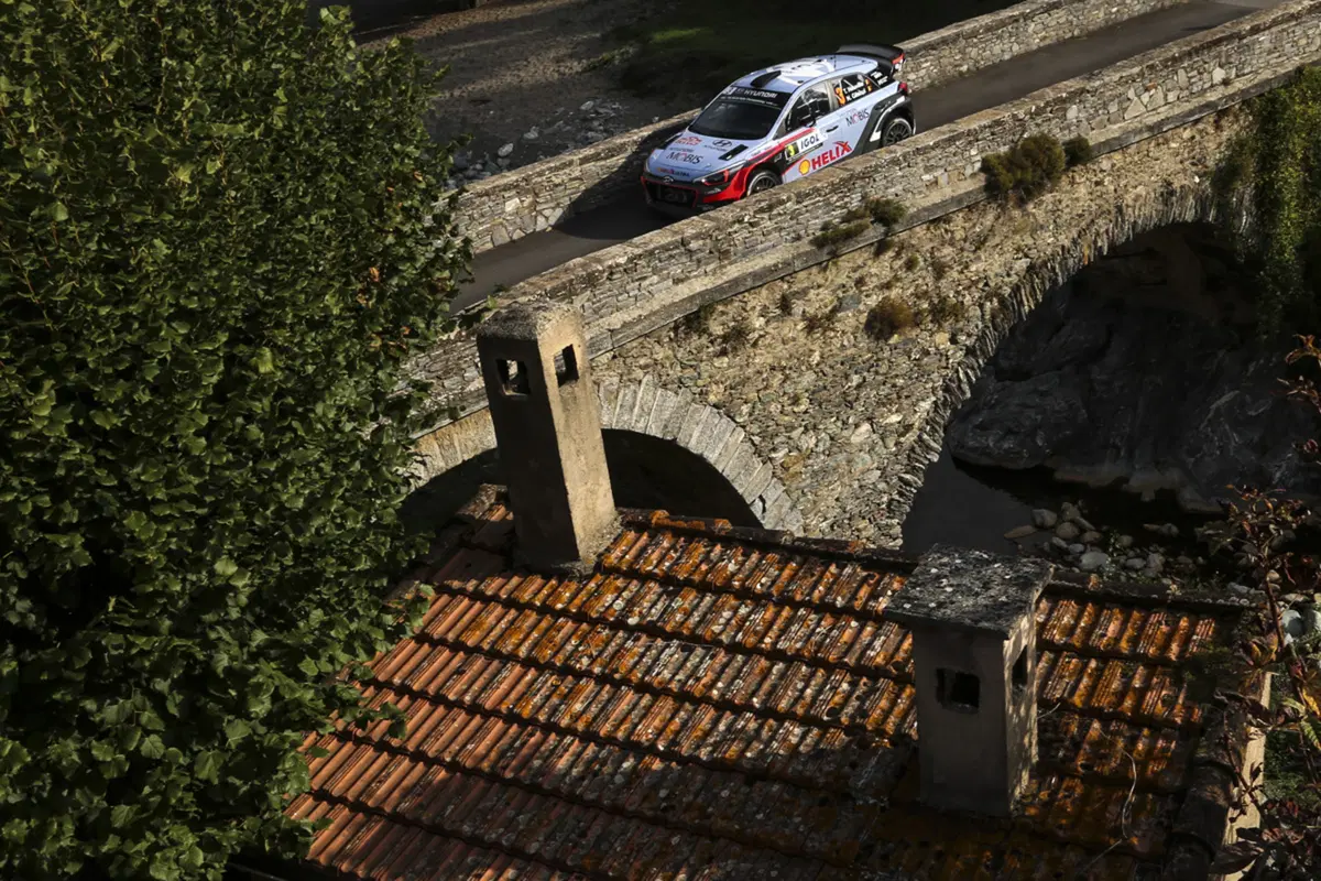 WRC16 Francia. 2a Tappa. Sempre più Ogier (VW)  (13)