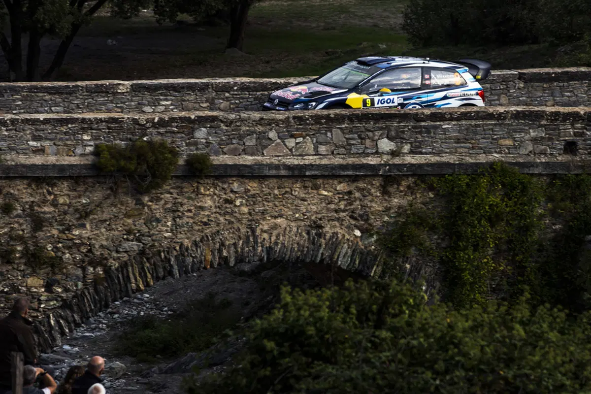 WRC16 Francia. 2a Tappa. Sempre più Ogier (VW)  (22)