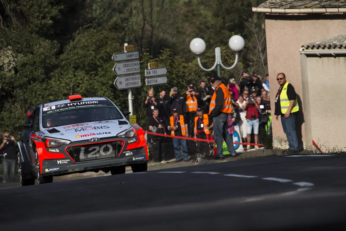 WRC16 Francia. 2a Tappa. Sempre più Ogier (VW)  (26)
