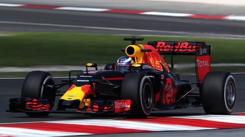 F1, Gp Malesia 2016: vince Ricciardo