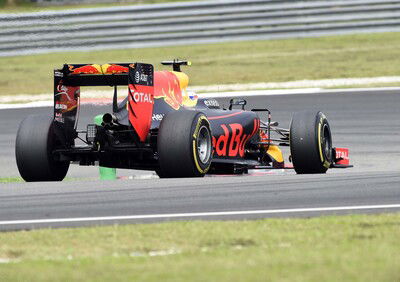 F1, Gp Malesia 2016, Ricciardo: «La vittoria, che emozione travolgente!»