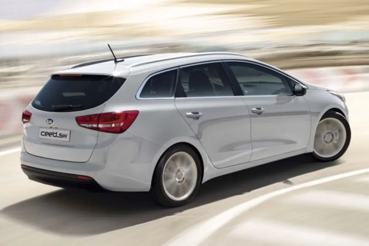 Quale comprare, Confronto: Seat Leon ST 1.6 TDI Vs Kia cee’d SW 1.6 CRDi (6)