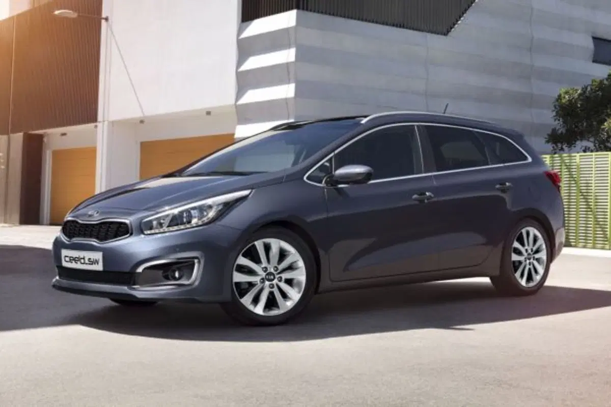 Quale comprare, Confronto: Seat Leon ST 1.6 TDI Vs Kia cee’d SW 1.6 CRDi (4)