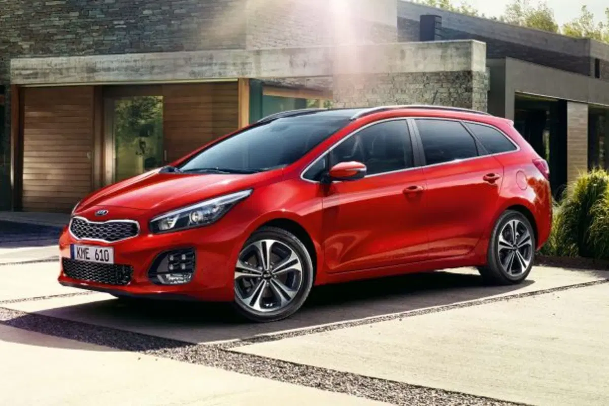 Quale comprare, Confronto: Seat Leon ST 1.6 TDI Vs Kia cee’d SW 1.6 CRDi (8)