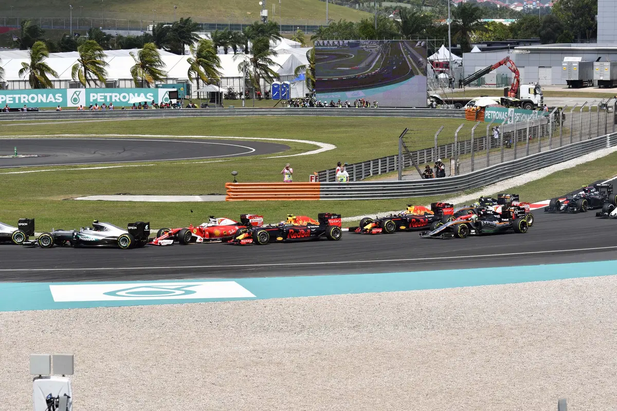 F1, Gp Malesia 2016: vince Ricciardo (3)