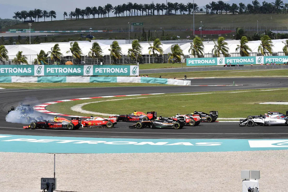 F1, Gp Malesia 2016: vince Ricciardo (4)