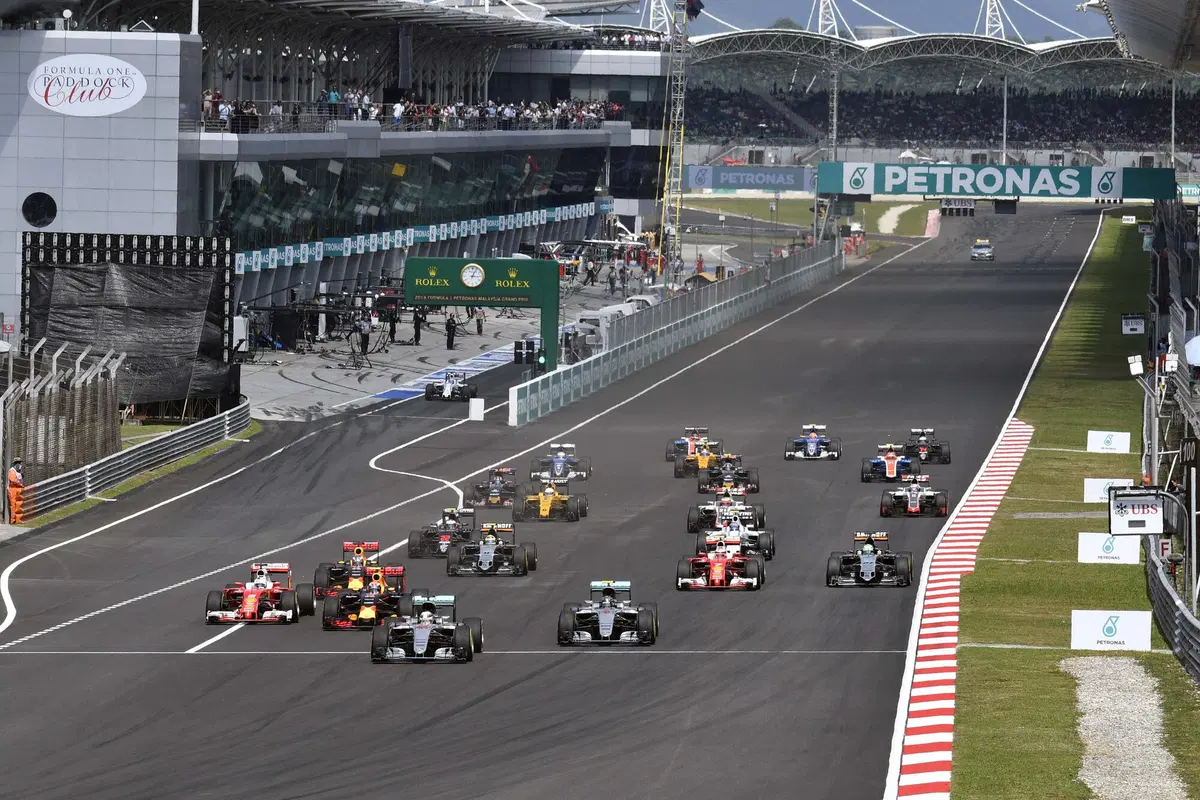 F1, Gp Malesia 2016: vince Ricciardo (5)