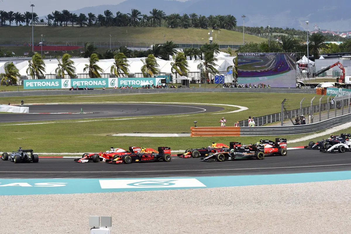 F1, Gp Malesia 2016: vince Ricciardo (8)