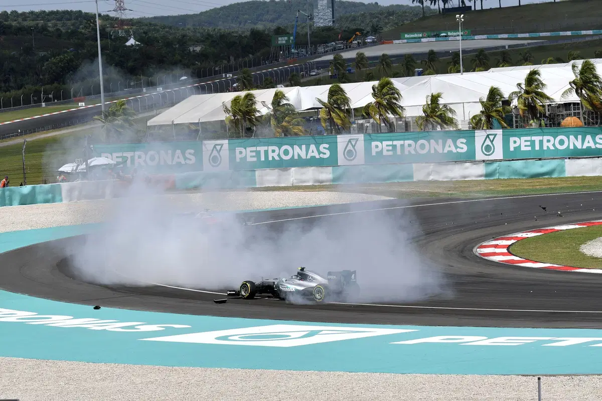 F1, Gp Malesia 2016: vince Ricciardo (17)