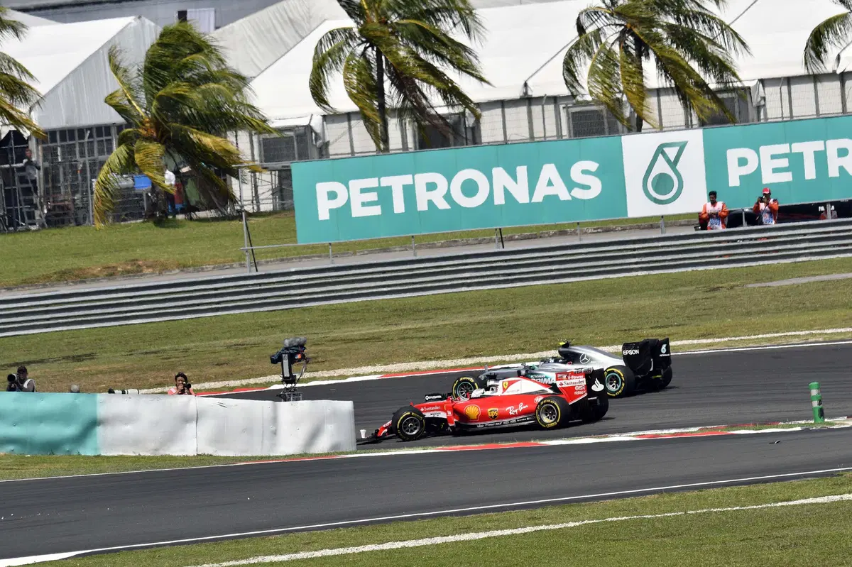 F1, Gp Malesia 2016: vince Ricciardo (18)