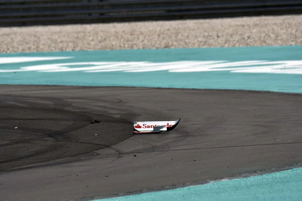 F1, Gp Malesia 2016: vince Ricciardo (25)