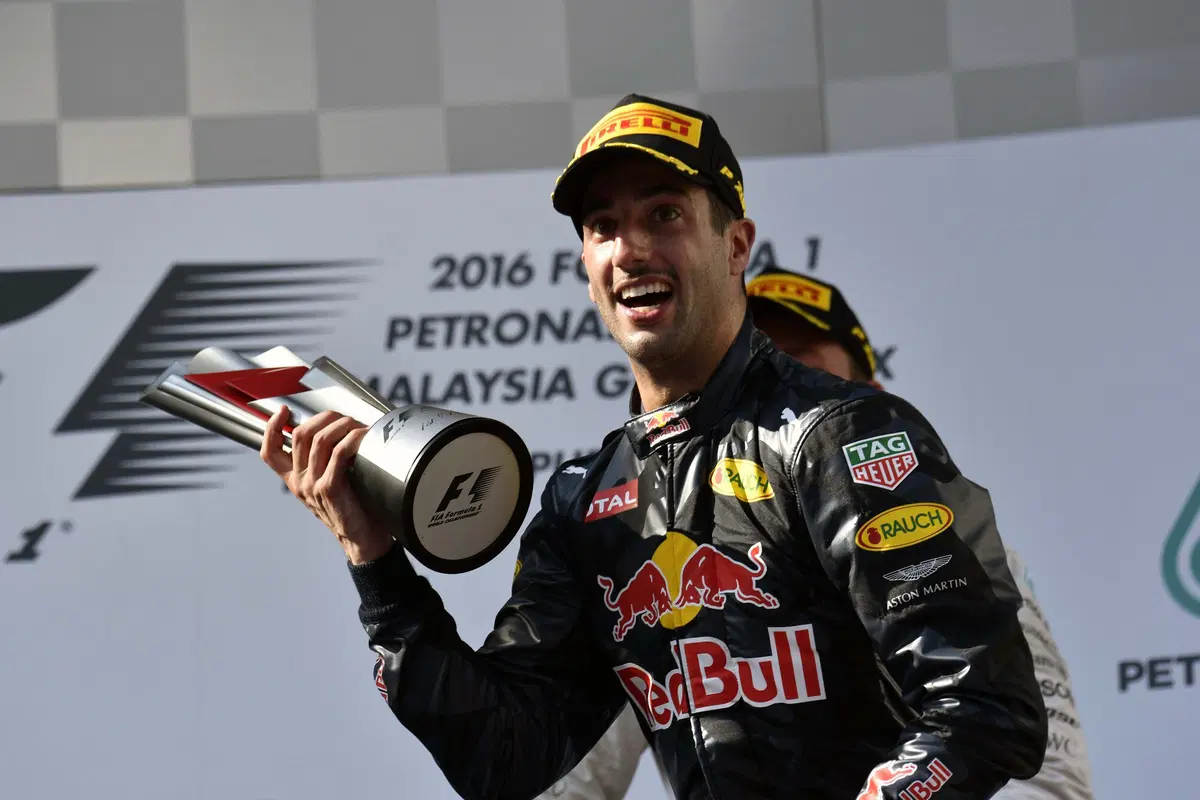 F1, Gp Malesia 2016: vince Ricciardo (30)