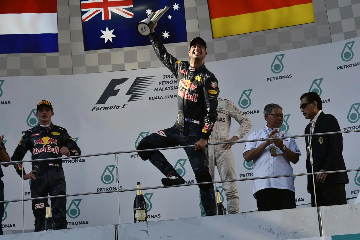 F1, Gp Malesia 2016: vince Ricciardo (32)