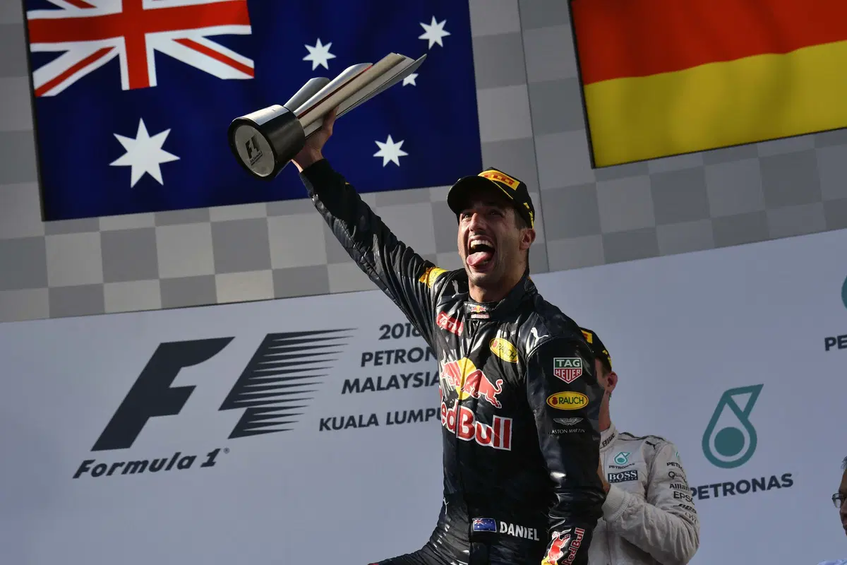 F1, Gp Malesia 2016: vince Ricciardo (33)