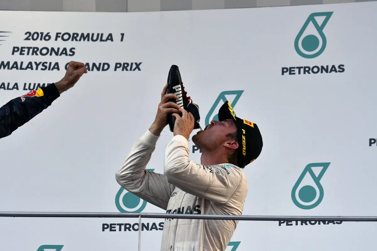 F1, Gp Malesia 2016: vince Ricciardo (42)