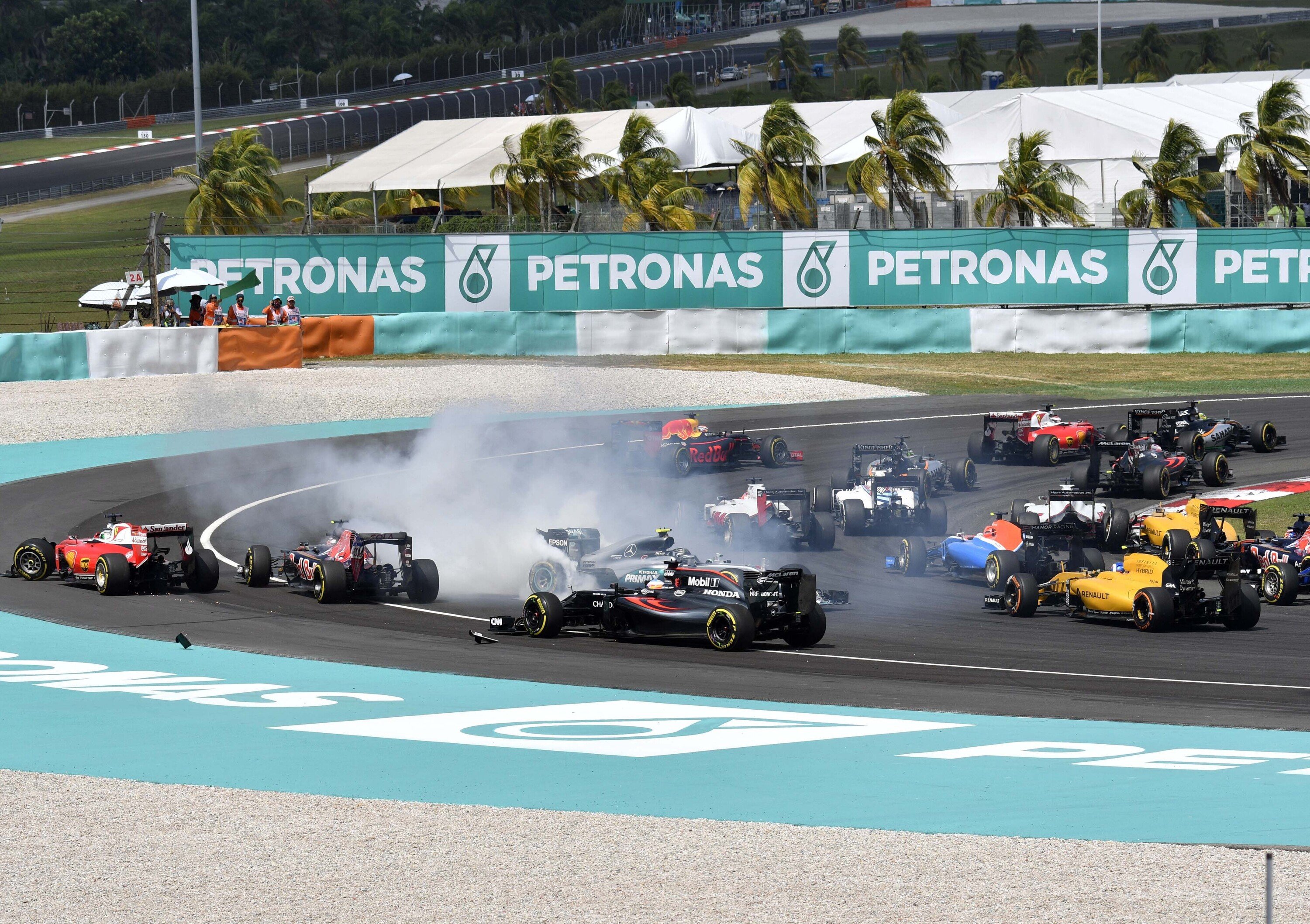 F1, Gp Malesia 2016: Vettel e Mercedes, gli errori capitano