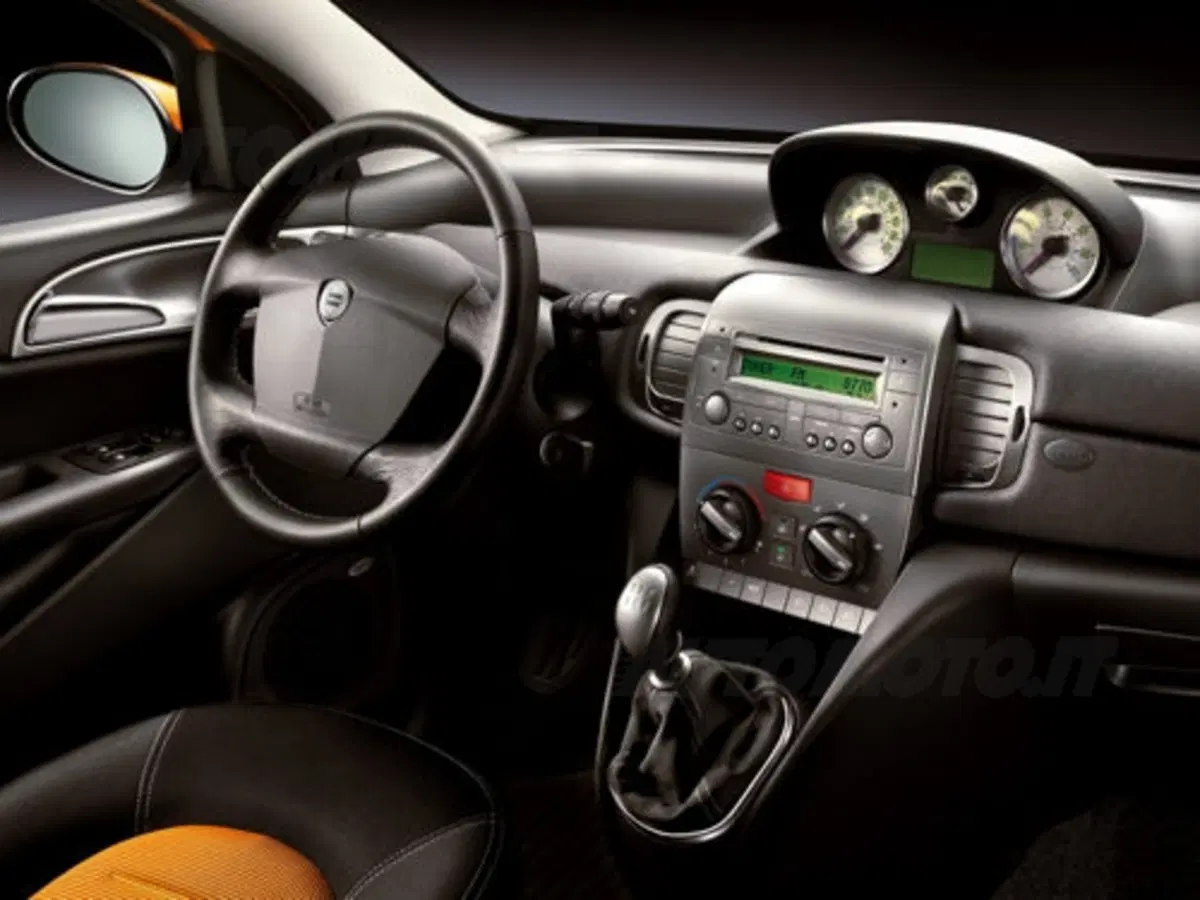 Lancia Ypsilon Momo (4)