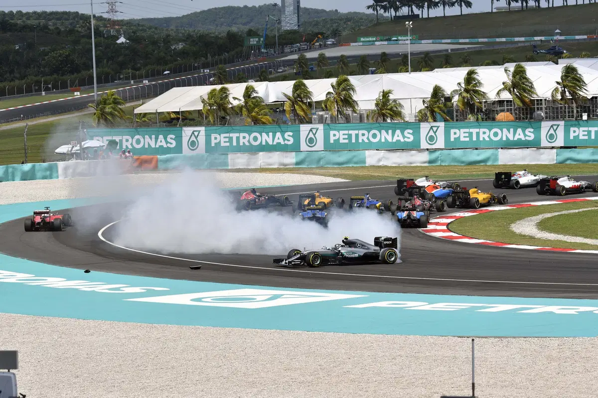 F1, Gp Malesia 2016: vince Ricciardo (14)