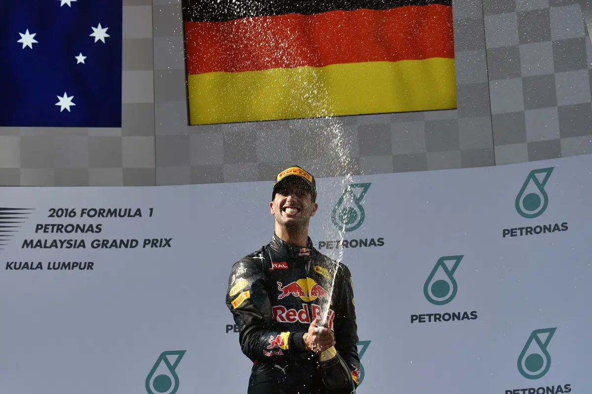F1, Gp Malesia 2016: vince Ricciardo (39)