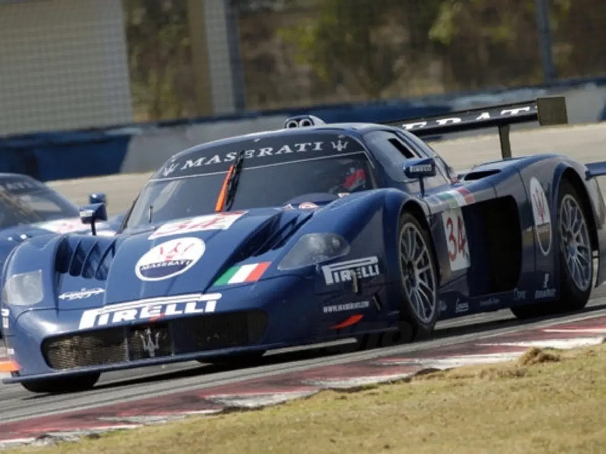 Maserati MC-12 si laurea campione del mondo FIA GT1 2005