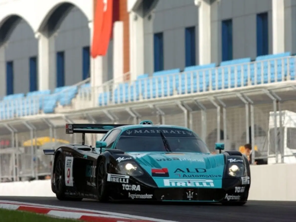 Maserati MC-12 si laurea campione del mondo FIA GT1 2005 (3)