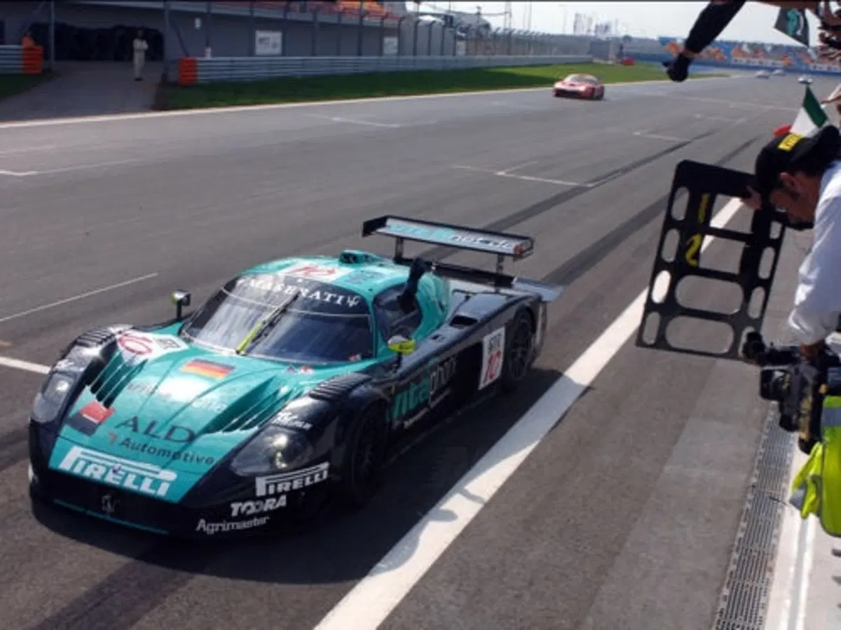 Maserati MC-12 si laurea campione del mondo FIA GT1 2005 (5)