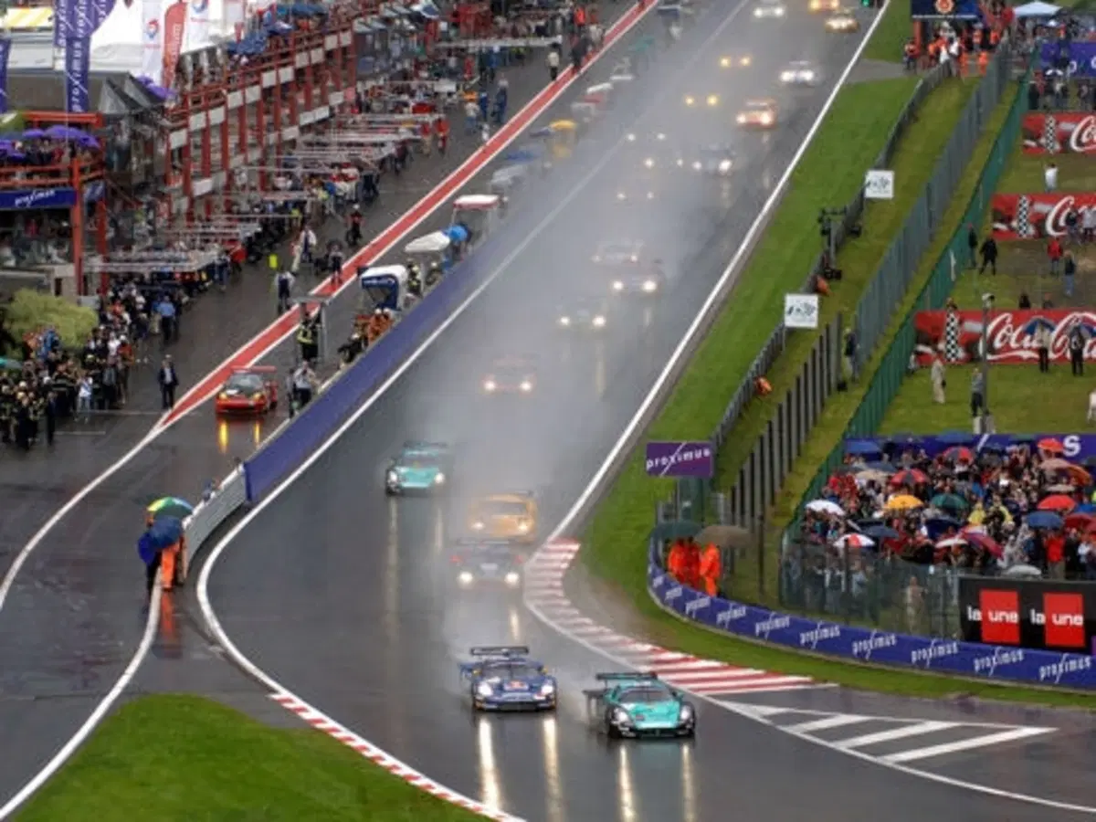 Maserati MC-12 si laurea campione del mondo FIA GT1 2005 (8)