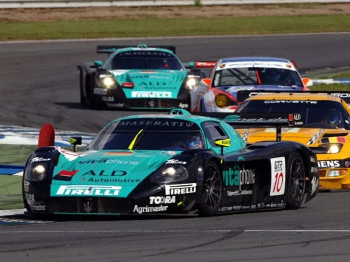 Maserati MC-12 si laurea campione del mondo FIA GT1 2005 (10)