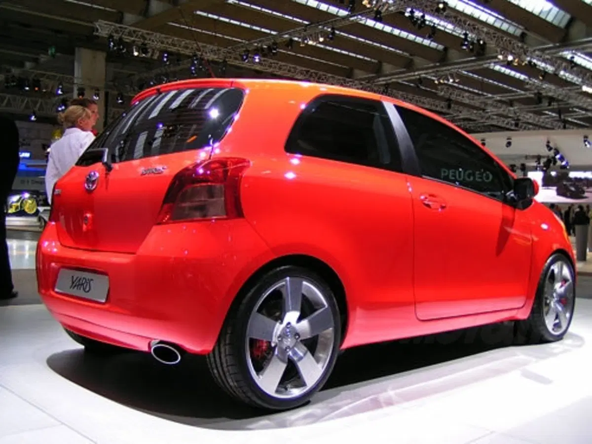 Toyota Yaris II (2)