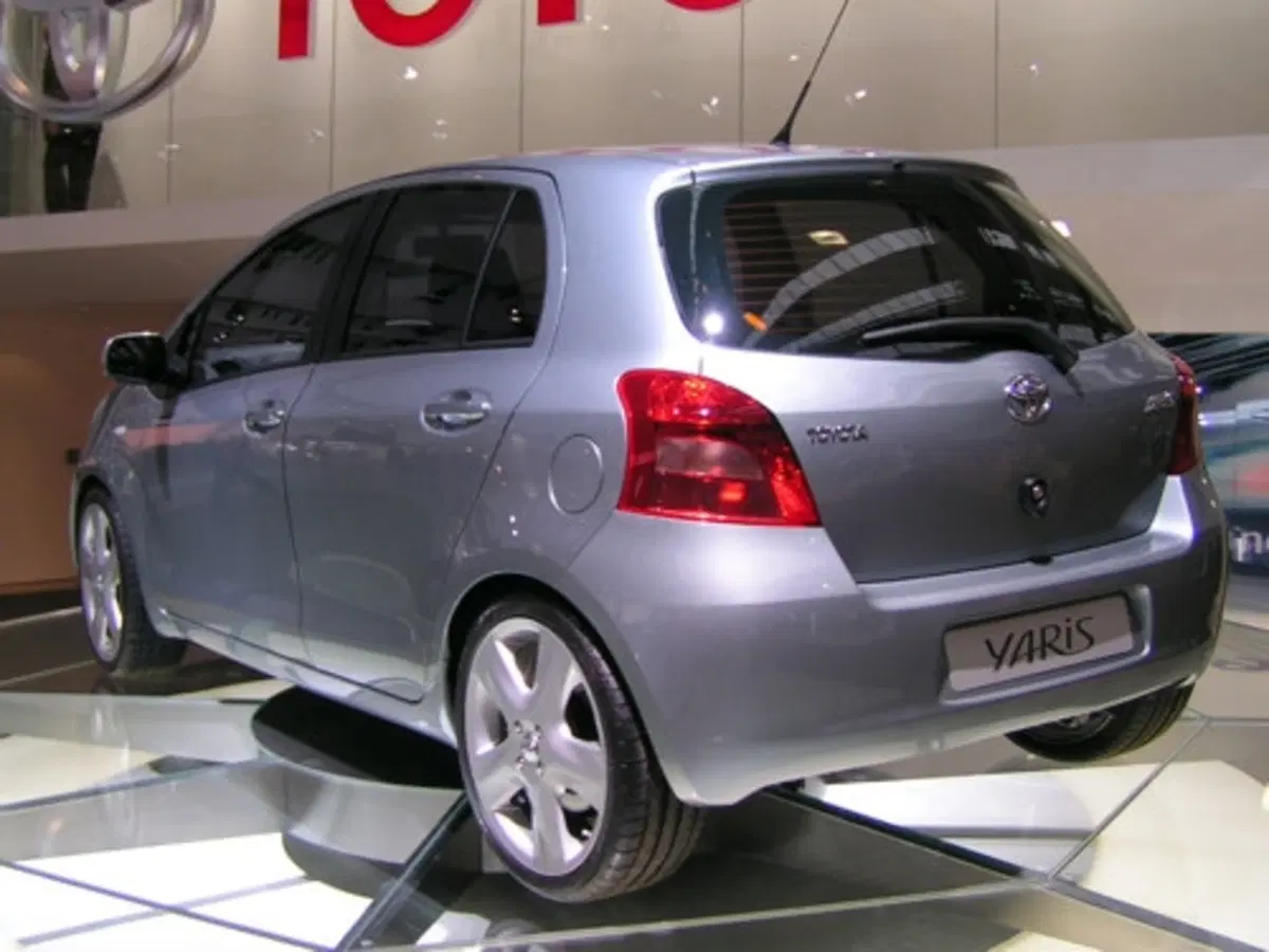 Toyota Yaris II (4)