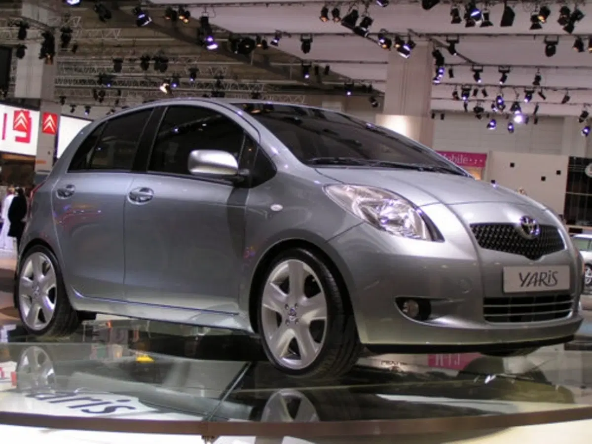 Toyota Yaris II (5)