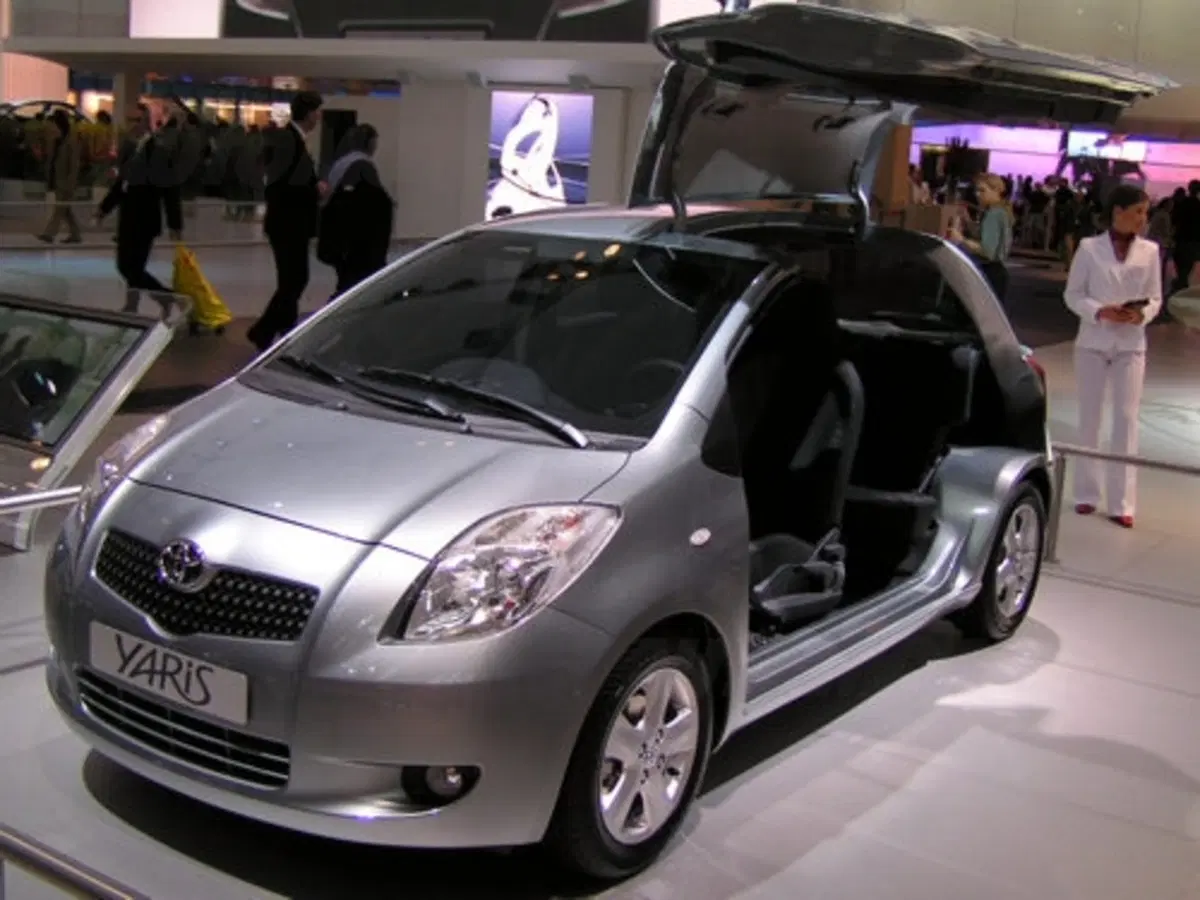 Toyota Yaris II (6)