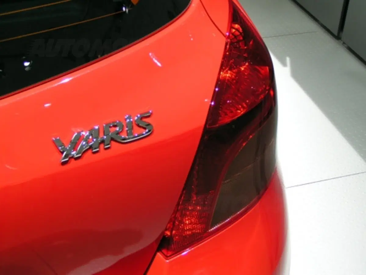 Toyota Yaris II (7)