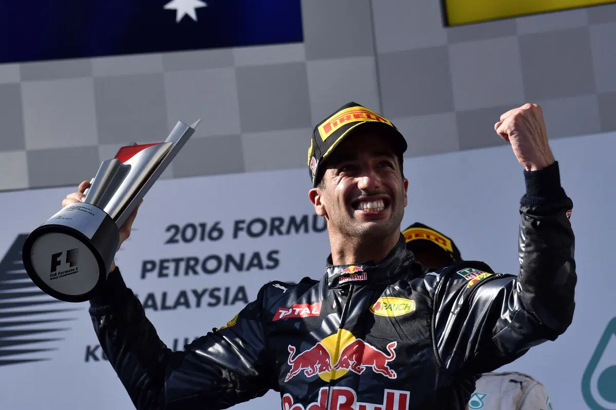 F1, Gp Malesia 2016: vince Ricciardo